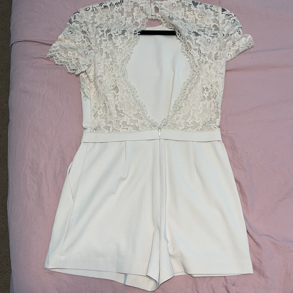 Backless lace romper - Picture 2 of 2